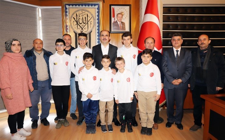 Başkan Altay, Dünya Robot Yarışmasına katılacak öğrencileri tebrik etti