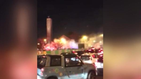 Paris’te Galatasaray taraftarlarına meşaleli saldırı