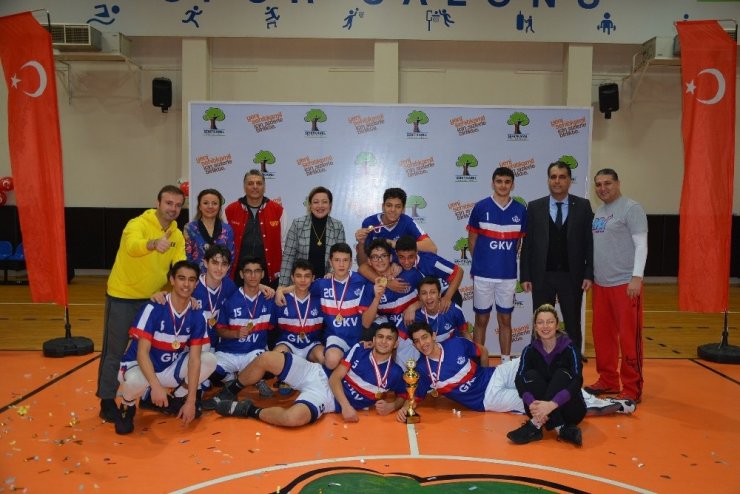 Türkiye’nin efsane okulu GKV, Kurtuluş Kupasını kazandı