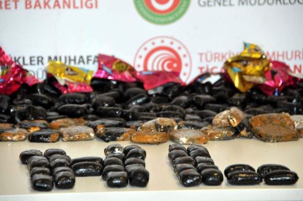 İstanbul Havalimanı'nda çikolataların içine gizlenmiş 15 kilo kokain ele geçirildi