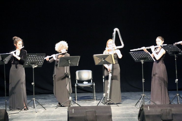 Kadın flüt sanatçılarından dünya melodileri
