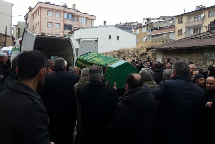 Bayburt’ta öldürülen Zehra Erdemir, son yolculuğuna uğurlandı