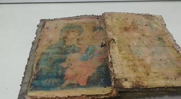 Bursa'da bin yıllık İncil ele geçirildi