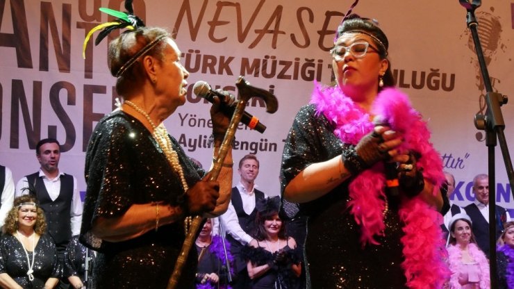 Nevasel Türk Müziği Topluluğu’ndan tango ve kanto şovu