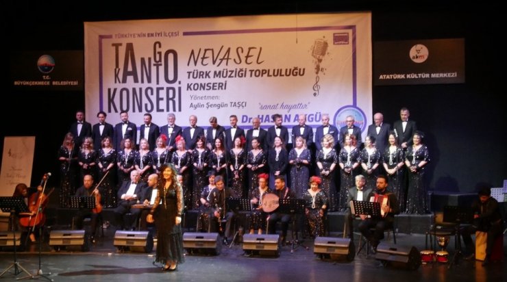 Nevasel Türk Müziği Topluluğu’ndan tango ve kanto şovu