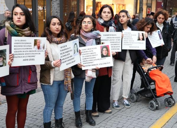 Eskişehir'de kadınlarlardan şiddete karşı insan zinciri