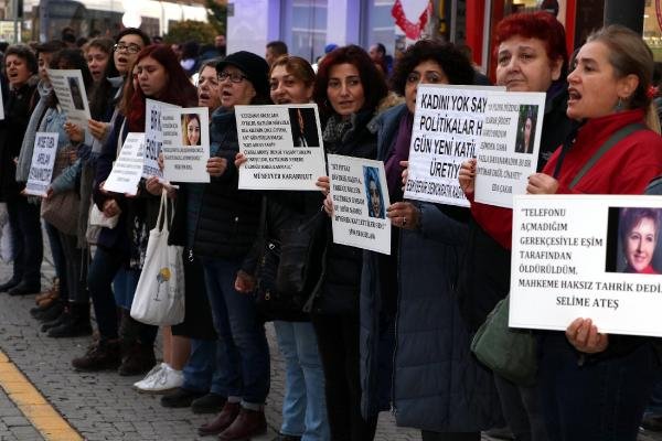 Eskişehir'de kadınlarlardan şiddete karşı insan zinciri