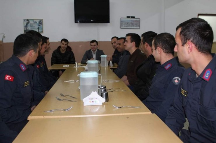 Günyüzü Kaymakamı Erdoğan vatani görevini yapan askerlerle buluştu