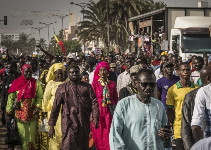 Senegalliler, elektrik zammını protesto etti