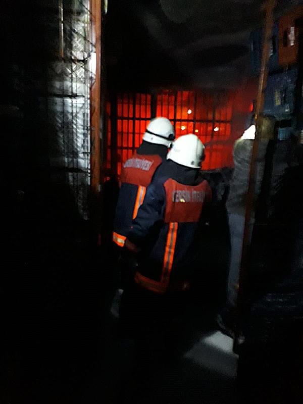 Tarsus Hali'nde yangın: 4 işyeri küle döndü