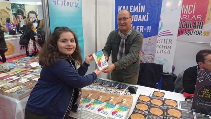 Eğitimci yazar Nazmi Avcı’ya yoğun ilgi