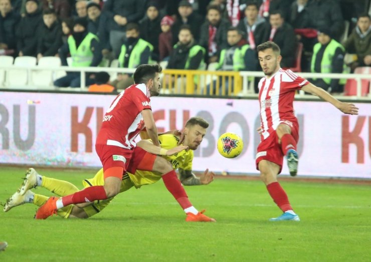 Süper Lig: D.G. Sivasspor: 3 - Fenerbahçe: 1 (Maç sonucu)