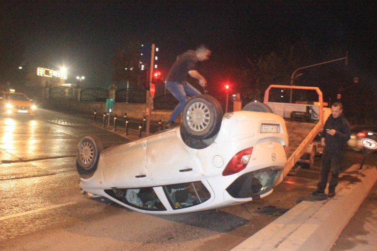 ‘Dur’ ihtarına uymayan otomobil polis aracının kaza yapmasına neden oldu: 2 yaralı