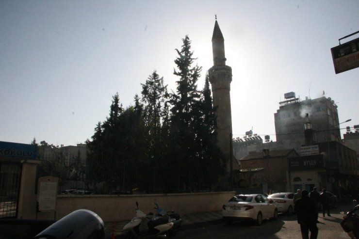 ’Öksüz minare’ camiye kavuşuyor