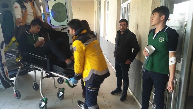 Sivas’ta gıda zehirlenmesi şüphesi: 5 öğrenci hastaneye kaldırıldı