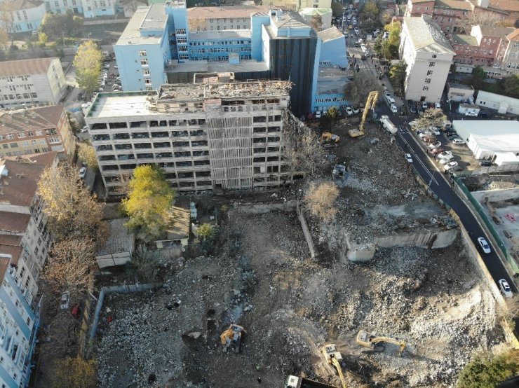 Istanbul Universitesi Dis Hekimligi Fakultesinin Tahliyesi Basladi Evrensel