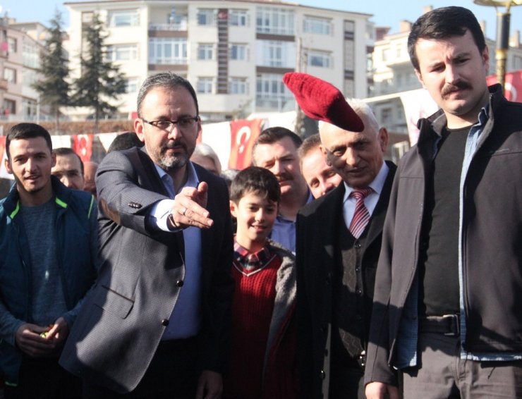 Bakan Kasapoğlu: “Teknoloji, internet ve sosyal medyanın hayatımıza sağladığı kolaylıklar var. Ama bunların esiri olmayacağız”