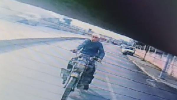 Arnavutköy'de motosiklet kazası kamerada