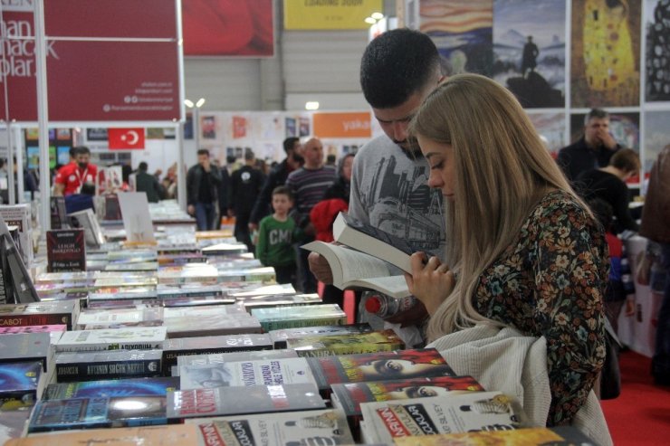 Adanalıların kitap aşkı kuyruk oluşturdu