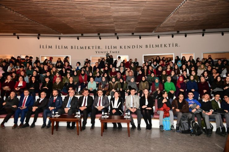 TÜBİTAK Başkanı Prof. Dr. Mandal, Anadolu Üniversitesi öğrencileriyle buluştu