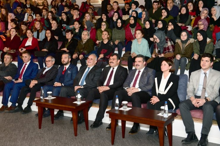 TÜBİTAK Başkanı Prof. Dr. Mandal, Anadolu Üniversitesi öğrencileriyle buluştu