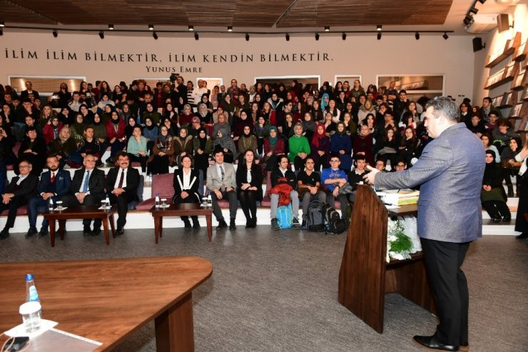 TÜBİTAK Başkanı Prof. Dr. Mandal, Anadolu Üniversitesi öğrencileriyle buluştu