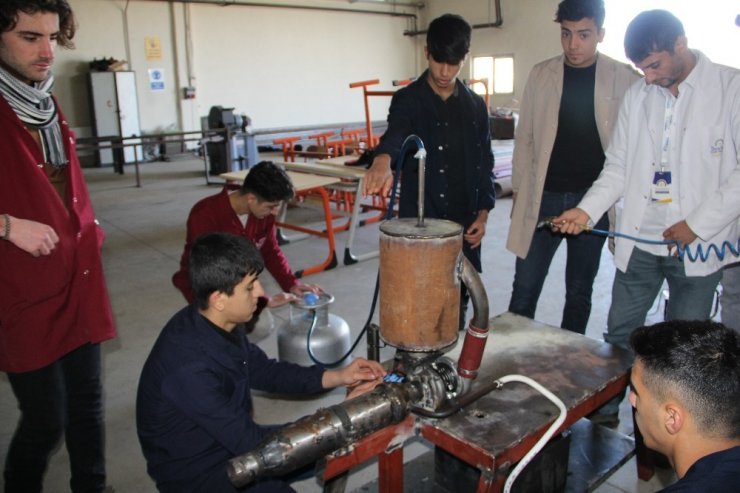 Diyarbakırlı öğrenciler itme kuvvetli LPG’li jet motoru yaptı