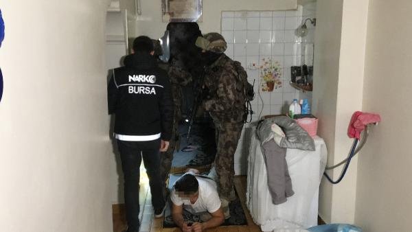 Bursa'da 700 polisle düzenlenen uyuşturucu operasyonuna 22 tutuklama