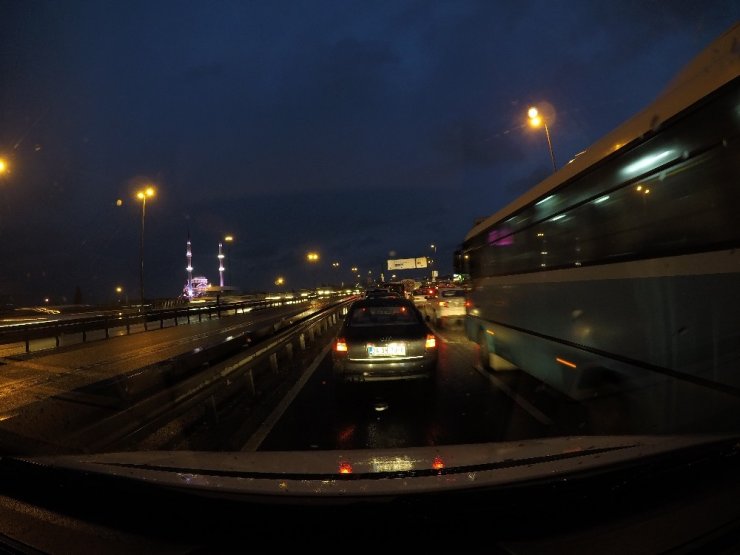 İstanbulluların trafik çilesi araç kamerasıyla kaydedildi