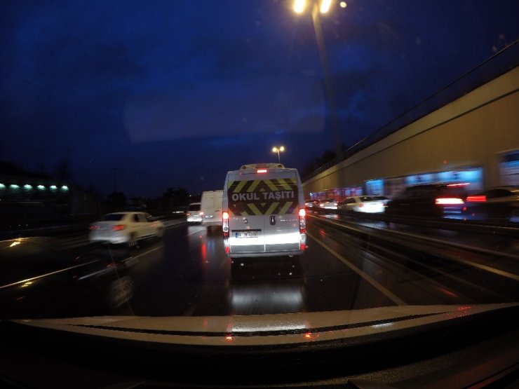 İstanbulluların trafik çilesi araç kamerasıyla kaydedildi