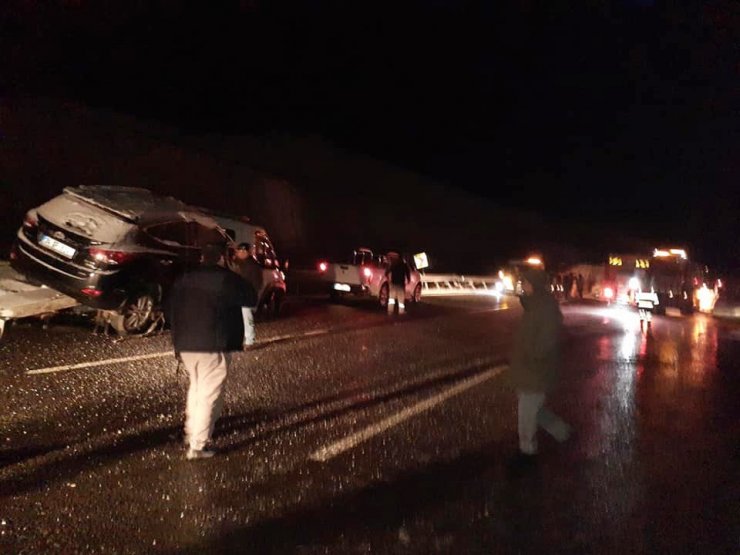 Niğde-Adana yolunda 3 ayrı zincirleme kaza: 2 ölü, 8 yaralı