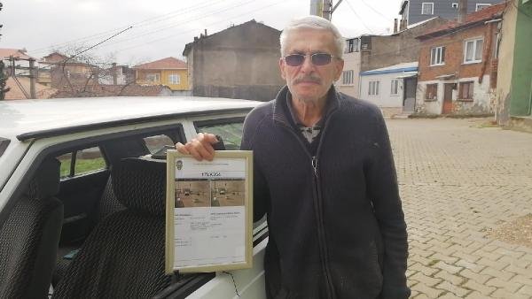 75 yaşında ilk trafik cezası yazıldı, çerçeveletip evinin duvarına astı