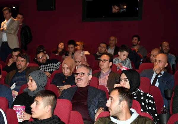 Antalya Valisi ve protokolü 'Türkler Geliyor' filmini izledi