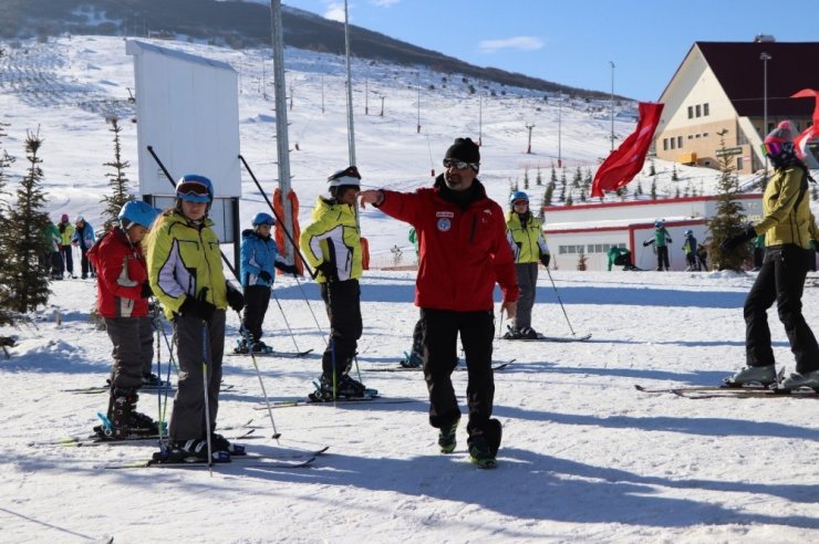 Bin öğrenci kayak eğitimi alacak