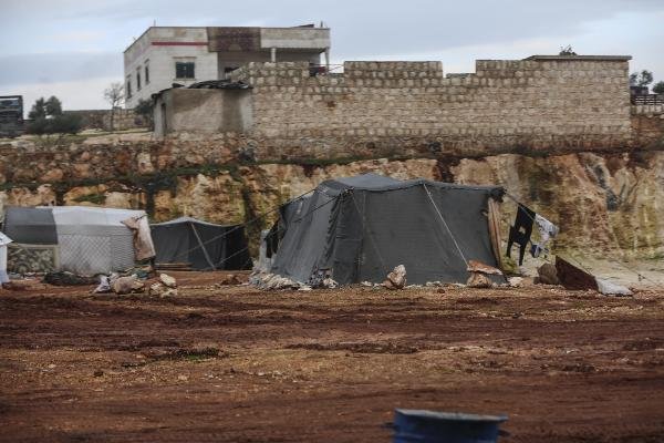 İdlib'den kaçan Suriyelilerin sayısı 312 bine ulaştı