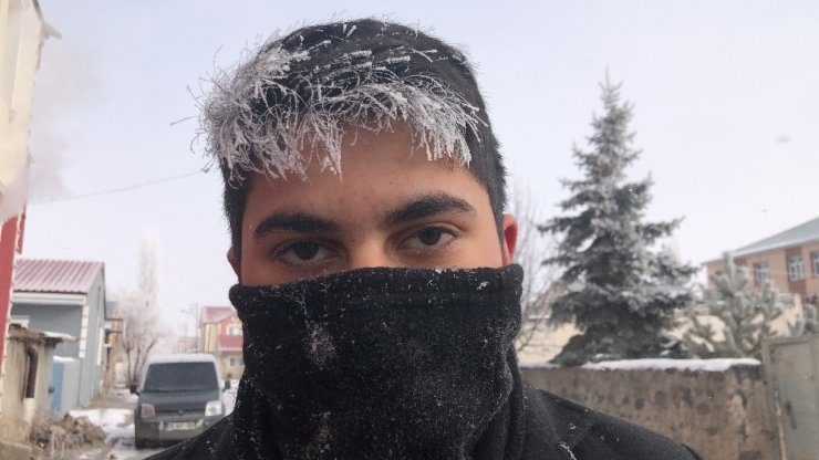 Kars’ta soğuktan vatandaşların saçları ve kirpikleri dondu