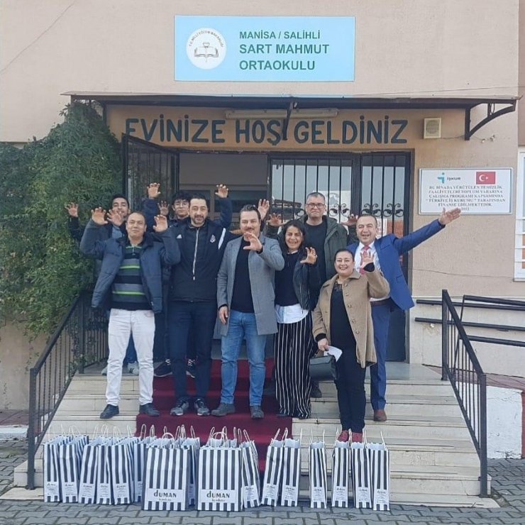 Salihli Beşiktaşlılardan öğrencilere destek