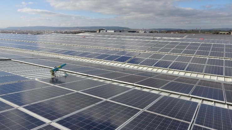 Fabrikanın çatısına kurduğu güneş enerjisiyle her ay 100 bin lira kazanıyor
