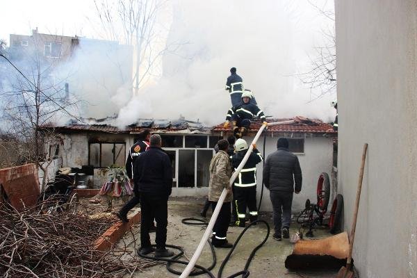 Gelibolu'da ev yangını korkuttu