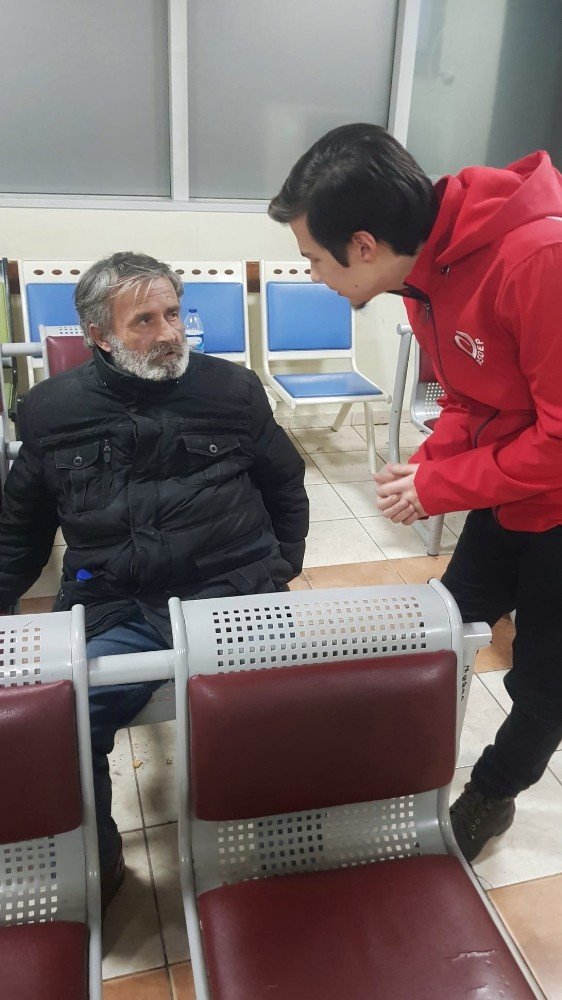 İzmir’de hastane acil servisinde kalan evsizler barınma merkezlerine yerleştirildi