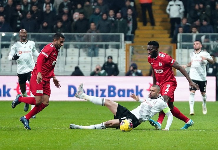 Süper Lig: Beşiktaş: 0 - Sivasspor: 1 (Maç devam ediyor)