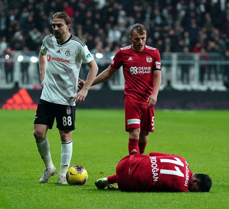 Süper Lig: Beşiktaş: 1 - D.G.Sivasspor: 2 (Maç sonucu)