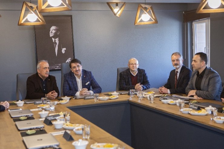 Milletvekili Aydemir Atatürk Üniversitesinde incelemelerde bulundu