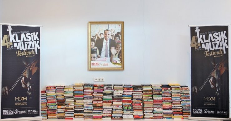 Ataşehir’de klasik müzik festivali’nde “bir kitap, bir bilet” kampanyasıyla bin kitap toplandı