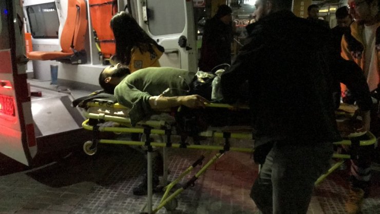 Bursa’da 2 kişinin silahla yaralanma anı kamerada