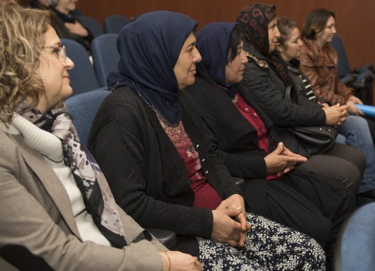 Mersin’deki kadınlar belediye hizmetlerine gönüllü oldu
