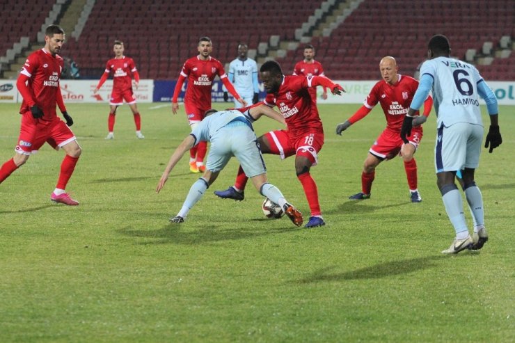 TFF 1. Lig: Balıkesirspor: 0 - Adana Demirspor: 4 (İlk yarı sonucu)