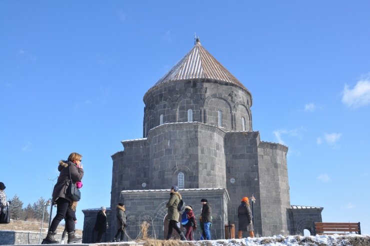 Kars’a yerli ve yabancı turistlerden yoğun ilgi