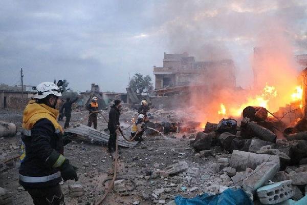 Rejim güçleri Halep’in batısında yerleşim alanlarını vurdu: 9 öldü