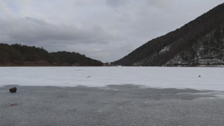 Boraboy Gölü’nün yüzeyi buz tuttu